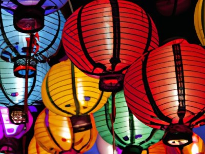 镜子放楼梯哪个位置好（镜子放楼梯哪个位置好一点）