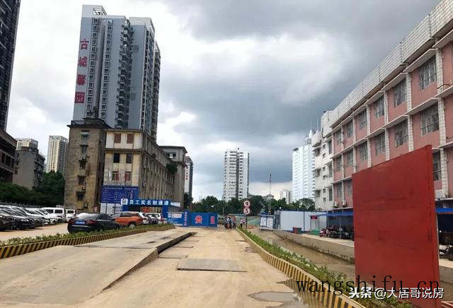 红苹果整体衣柜（红苹果整体衣柜图片）